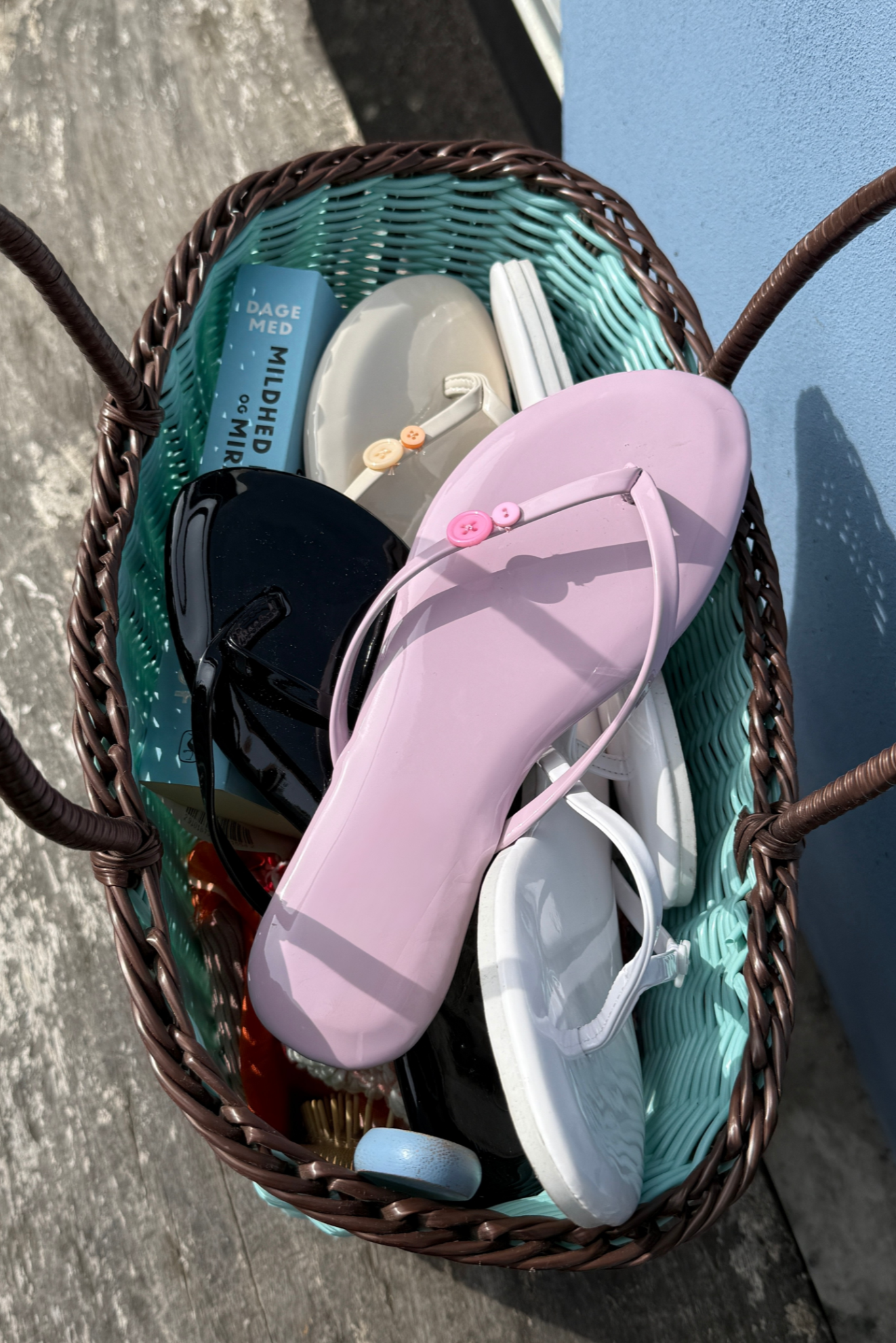 Pinke Glazed flip-flops