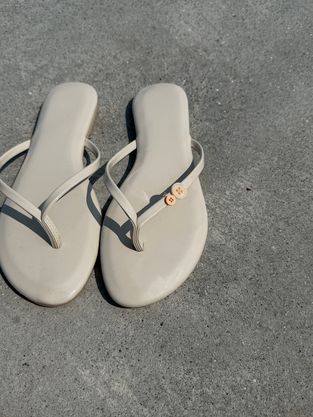 Beige Glazed flip-flops