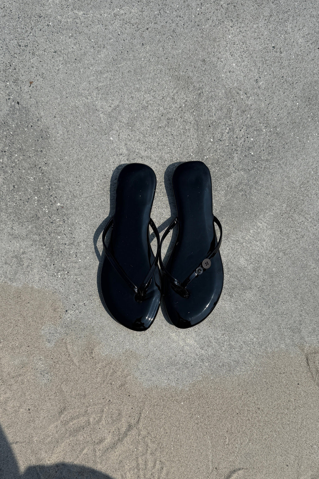 Sorte Glazed flip-flops