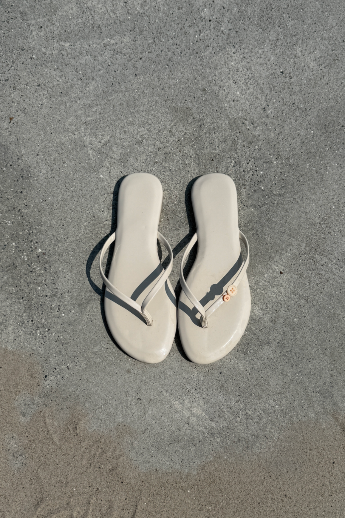 Beige Glazed flip-flops